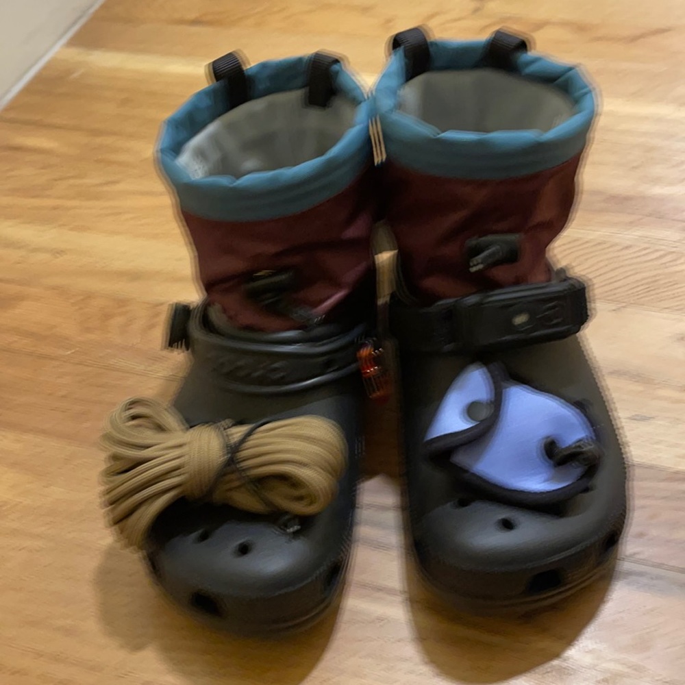 Men crocs size 7 men’s